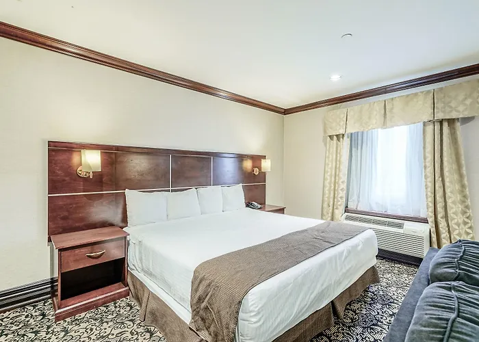 Romantic King Suite